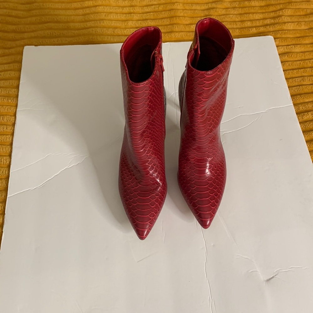 Hot Pink, Red Snake-Print Size:7.5